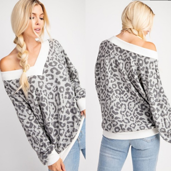 White leopard brushed knit oversized top - Picture 2 of 8